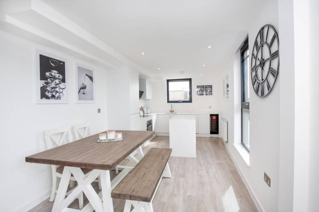 2 Bedroom Penthouse - Large Balcony - Minster View York Eksteriør billede