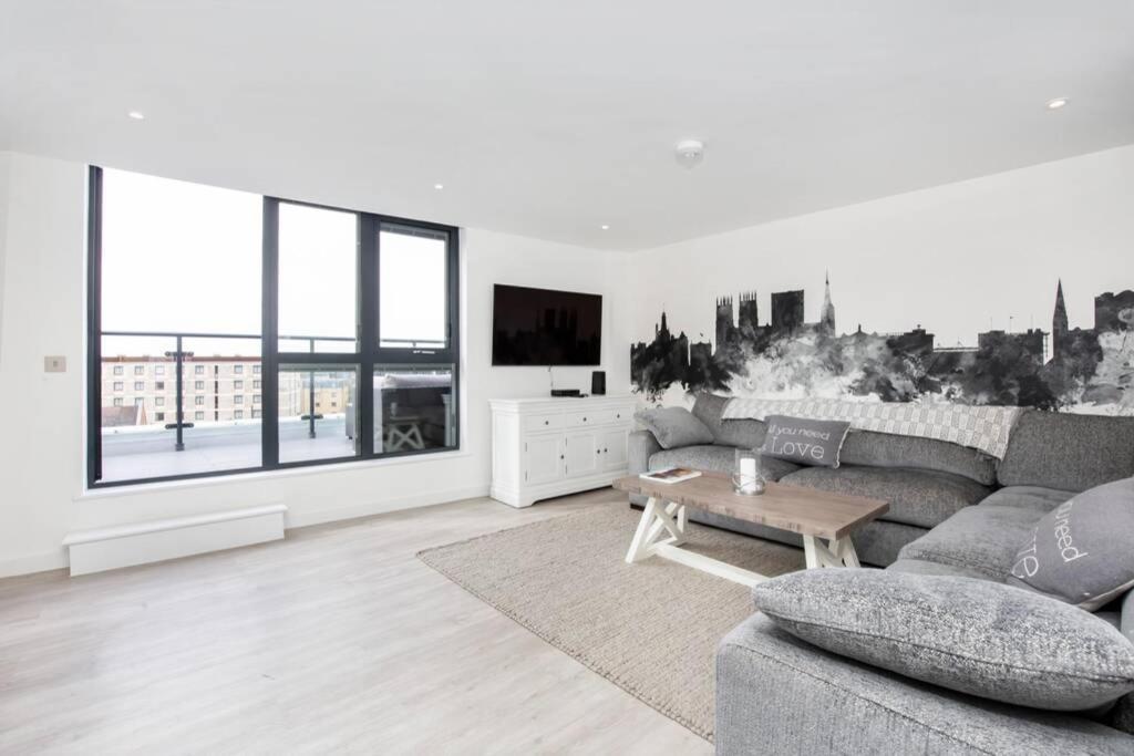 2 Bedroom Penthouse - Large Balcony - Minster View York Eksteriør billede