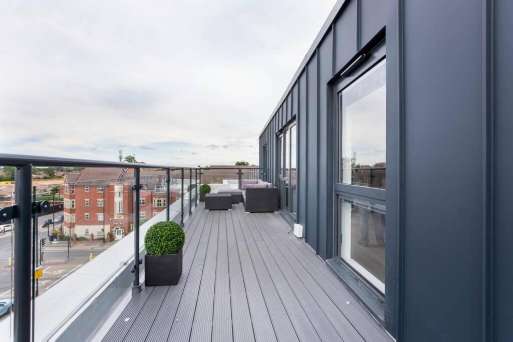 2 Bedroom Penthouse - Large Balcony - Minster View York Eksteriør billede
